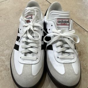 Brand new Adidas Men's Samba Classic Indoor Soccer Shoes